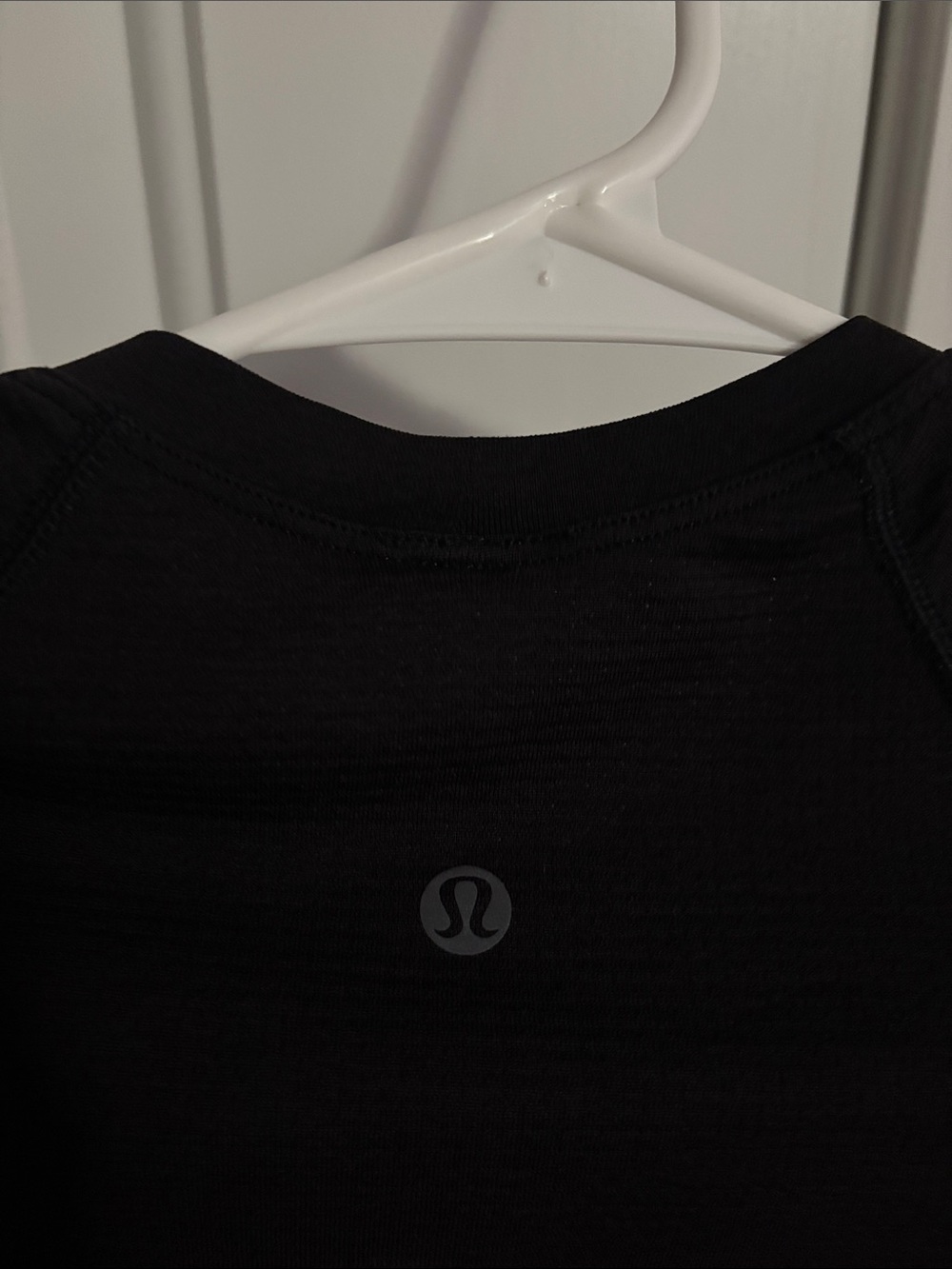lululemon Swiftly Tech Cropped Short-Sleeve Shirt 2.0 | Black, size 2 - Picture 4 of 4
